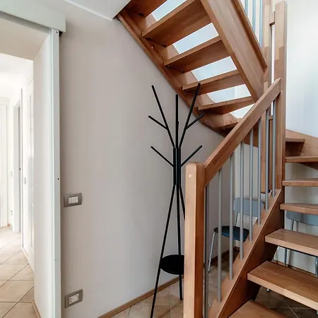 Sky Attic 72 - The House Of Travelers Apartament *