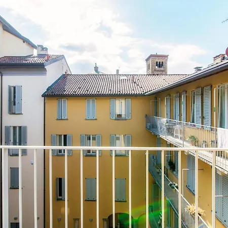 Apartament Sky Attic 72 - The House Of Travelers *
