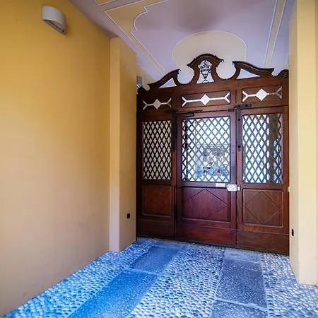 Sky Attic 72 - The House Of Travelers * كومو