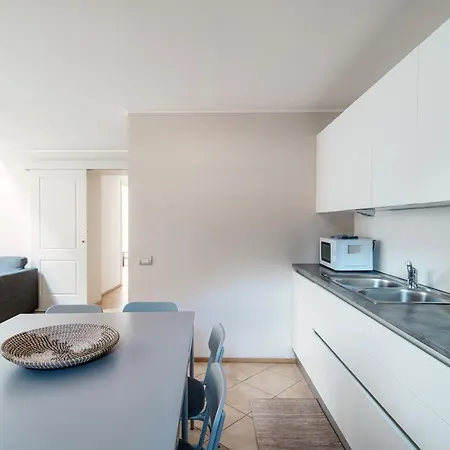 Sky Attic 72 - The House Of Travelers كومو